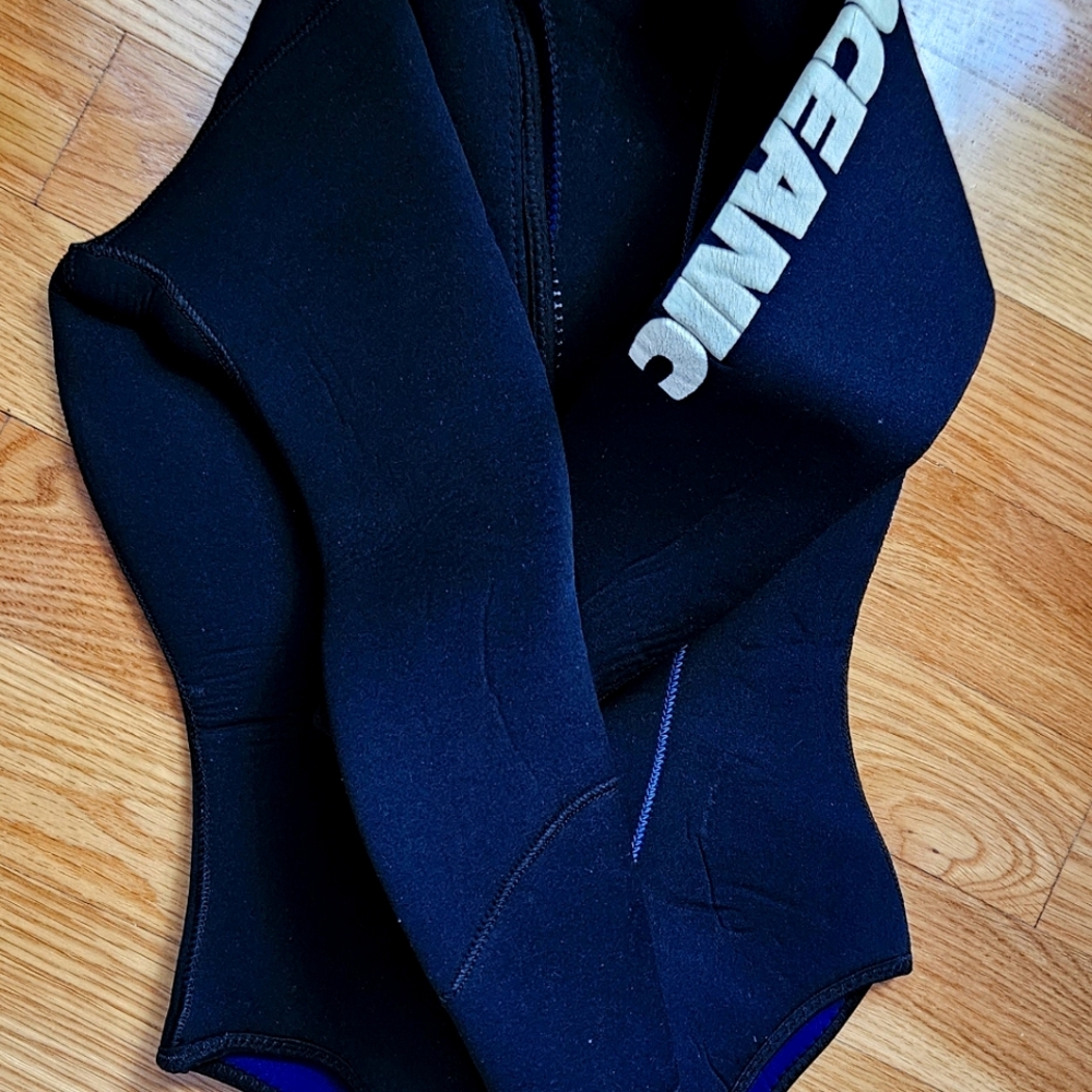 Oceanic women's wetsuit small
